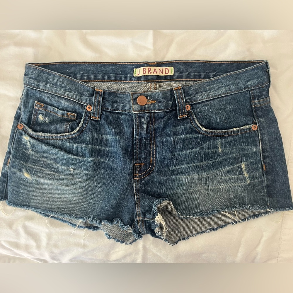 I Brand “Cut Off” denim shorts size 27. Worn maybe twice. Perfect condition.